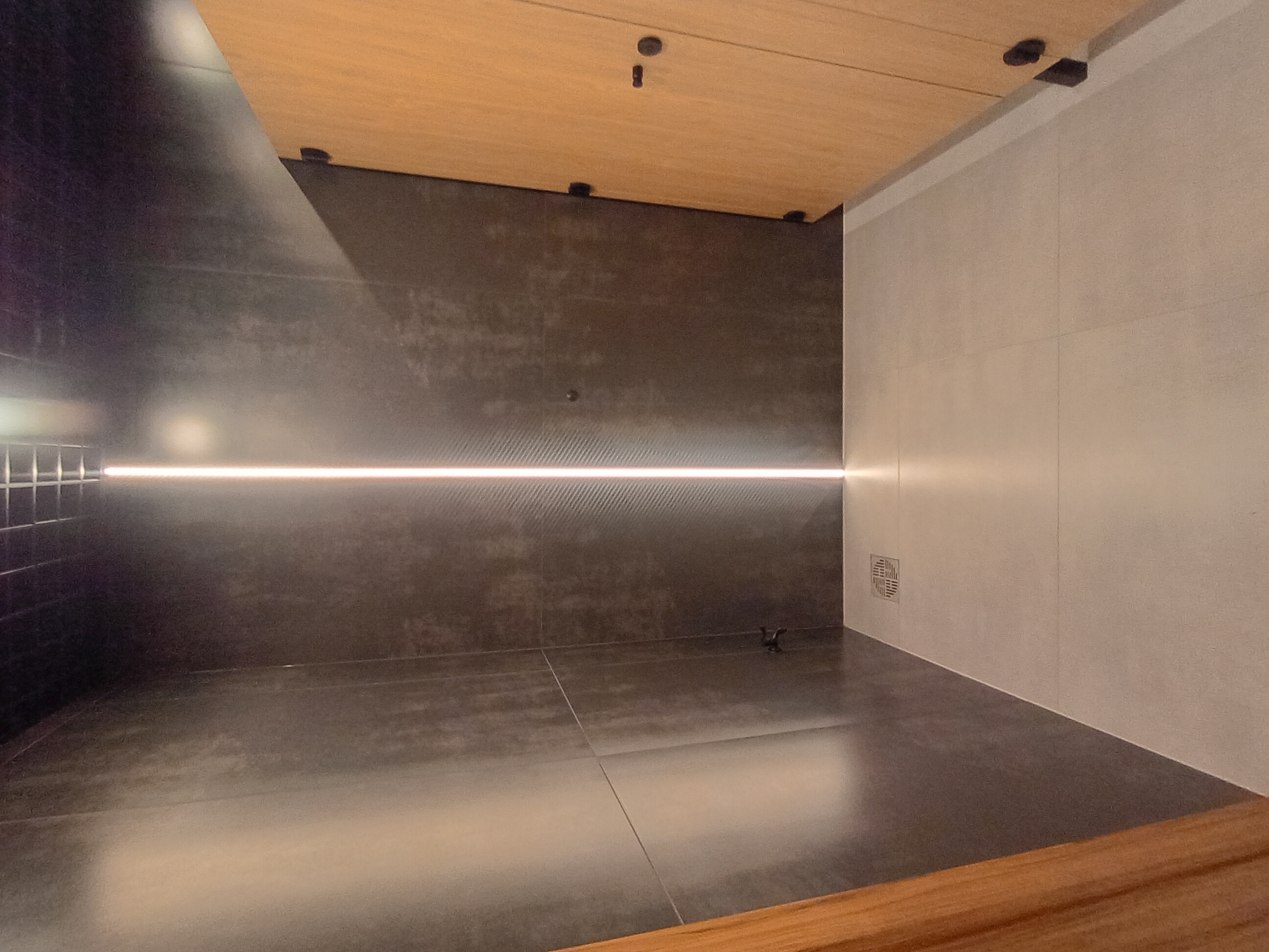 Warszawa Atlas Project  nad  łazienkami (męskiej i damskiej i niepewnosprawnej) 